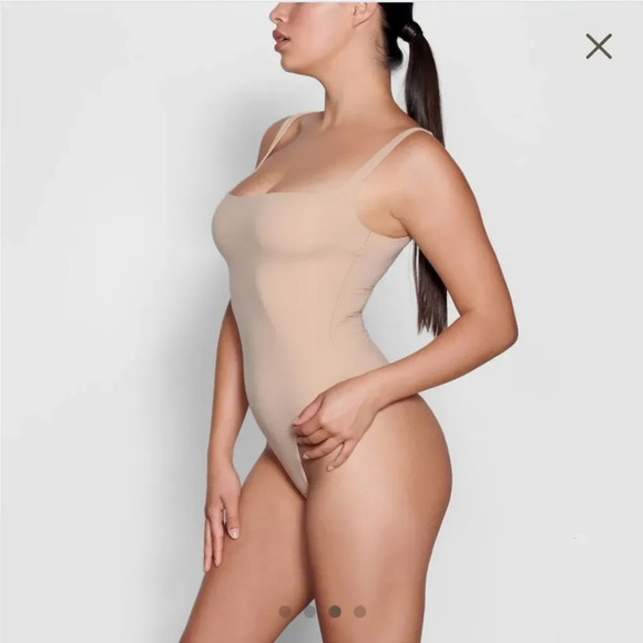 SKIMS FITS EVERYBODY SQUARE NECK BODYSUIT CLAY - Picture 2 of 7